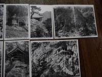 山陰霊場　三徳山三佛寺 戦前絵葉書8枚組　
三徳山三佛寺は、標高899.9mの三徳山にある天台宗の古刹である。

麓に輪光、正善、皆成の三院、そして本堂の裏の宿入橋を渡ると、背後にそびえる輝石安山岩とその集塊岩の急な北斜面を利用して、 文殊堂、地蔵堂、納経堂、投入堂といった多数の国宝や重要文化財の建造物、鐘楼、観音堂、元結掛堂、不動堂、十一面観音堂等が建てられている。三佛寺の由緒は明確ではないが、寺伝によると、慶雲三年（706）役小角が三弁の蓮花を散らしたところ、その一弁がここに落ちたので（ほかは伊予石槌山と吉野） 堂宇を建てて修験の行場にしたといわれている。 三徳山奥の院「投入堂」は役の行者が法力で投入れたとされ、 建立方法については、今もなお謎のままである。 

