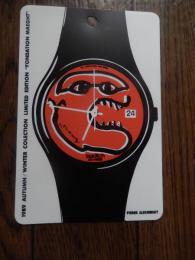  SWATCHスウォッチ宣材用特殊絵葉書ピエール・アレシンスキーPIERRE　ALECHINSKY　　FONDATION MAEGHT
Swatch Automatic Conversion 1988- GZ401 - La devoreuse by Pierre Alechinsky

このはがきはオーブン又はオーブントースターの中にアルミ箔を敷き加熱、縮んだところで取り出し、平らな板で押さえると可愛いハガキが出来ます。下の穴を利用し、キーホルダー、ペンダント等にしてください。