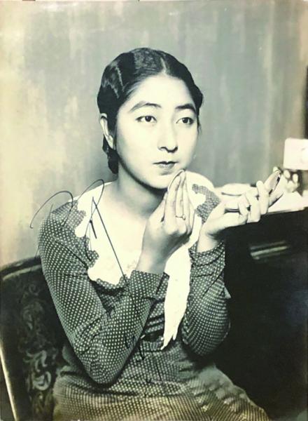 及川道子サイン入ポートレイト / 古本、中古本、古書籍の通販は「日本