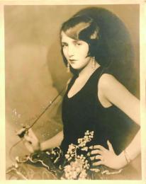 ビーブ・ダニエルズ　Bebe Daniels　　サイン入りポートレイト2点