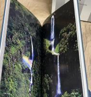 白川義員作品集　世界百名瀑 第I巻 アフリカ大陸・オセアニア　The World's Hundred Greatest Waterfalls