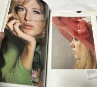 英文)ヴォーグ誌に見る1960年代　The Sixties : a decade in Vogue
