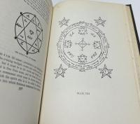 英文)黒魔術の本　The book of black magic and of pacts : including the rites and mysteries of Goëtic theurgy, sorcery, and infernal necromancy