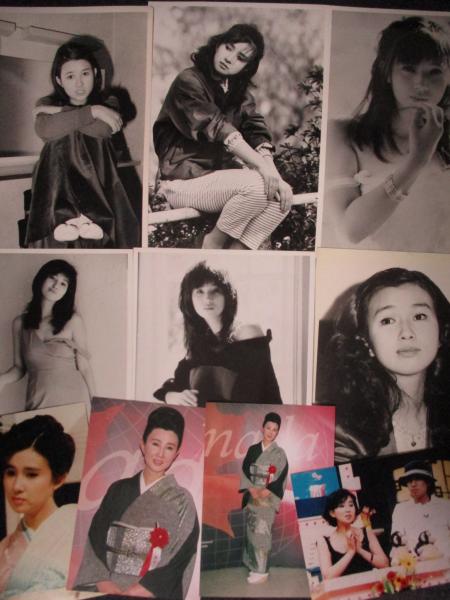 切り抜き】秋吉久美子約100ページ ピンナップ3枚 写真10枚 昭和 雑誌 