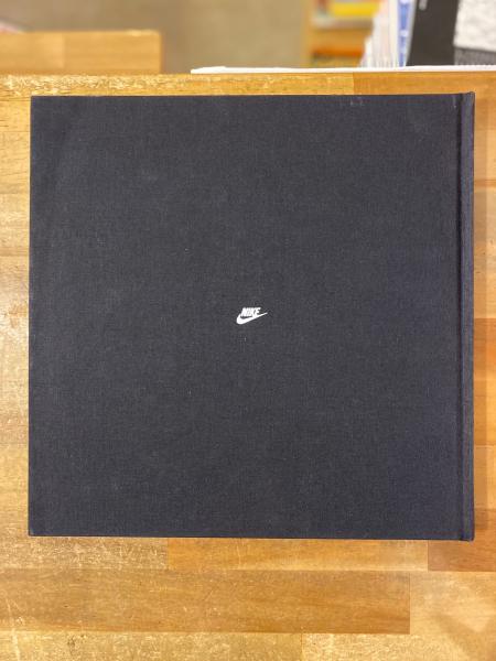 NIKE WHITE DUNK展 作品集 / 古本、中古本、古書籍の通販は「日本の