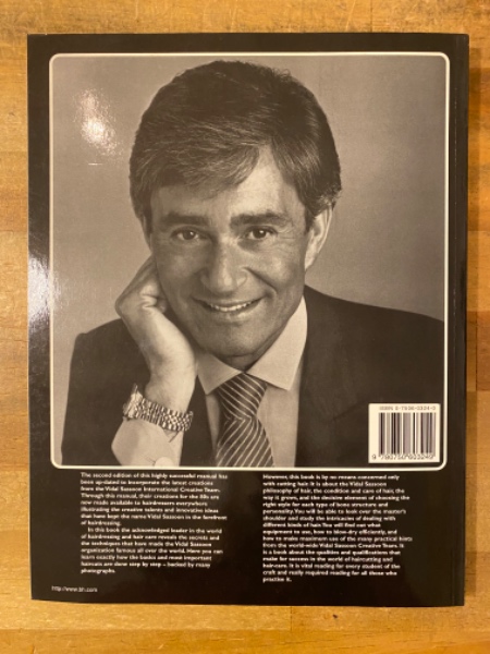 Cutting Hair : The Vidal Sassoon Way 【日本語訳冊子付】(By (author