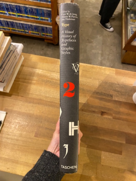 Type : a visual history of typefaces and graphic styles 1628-1938