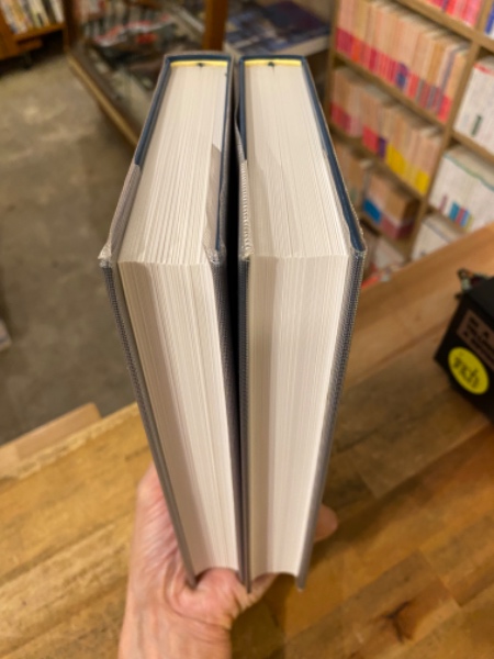 原色日本蛾類図鑑 上下揃(江崎悌三 等共著) / 古本、中古本、古書籍の