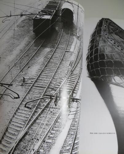 PRADA A MILANO 写真集  Watson PRADA A MILANO. Fotografata da Albert Watsonミラノのプラダ