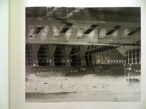 Light in Transit(Vera Lutter(写真)) / 古本、中古本、古書籍の通販は