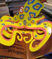What's in the Deep Blue Sea? (Flap books - can you guess？)