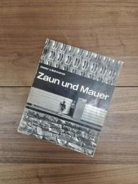 Zaun und Mauer