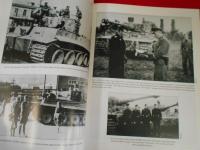 Tigers in Combat 　・　　英語版2冊