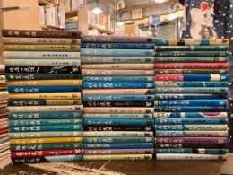 日本の民話　1～64巻、別巻1～4巻　のうち60冊