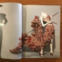 [英]Alexander McQueen: Savage Beauty