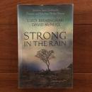 [英]Strong in the Rain (「雨ニモマケズ 外国人記者が伝えた東日本大震災」原書）
