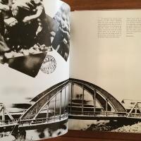 [英]Hitler Moves East