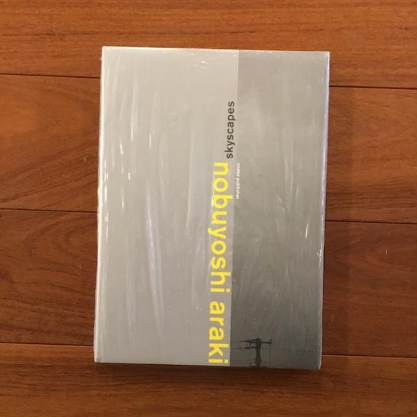 荒木経惟 skyscapes skyscapes(荒木経惟) / 古本、中古本、古書籍の通販は「日本の古本屋