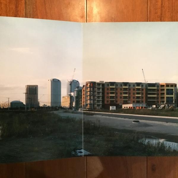 TOKYO SUBURBIA(Takashi Homma) / 古本、中古本、古書籍の通販は「日本