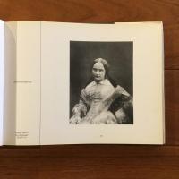 [英]Women in the magic mirror 1842-1981