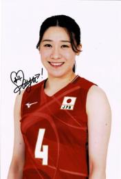 石川真佑自筆サイン入写真