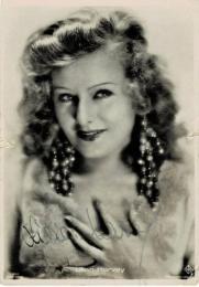 リリアン・ハーヴェイ自筆サイン入絵葉書　Lilian Harvey