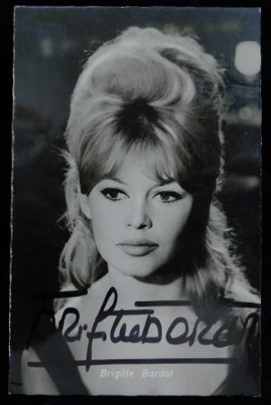 ブリジット バルドー自筆サイン入絵葉書 2 Brigitte Bardot 大きさ約14 9cm 白黒写真 マジックペン書 ビブリオ 古本 中古本 古書籍の通販は 日本の古本屋 日本の古本屋