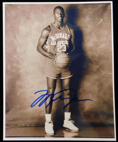 マイケル・ジョーダン自筆サイン入写真（2） Michael Jordan(大きさ約
