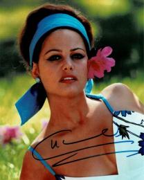 クラウディア・カルディナーレ自筆サイン入写真　Claudia Cardinale