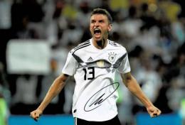 トーマス・ミュラー自筆サイン入写真 Thomas Muller