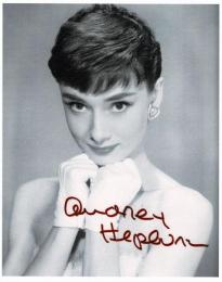 オードリー・ペプバーン自筆サイン入写真　Audrey Hepburn