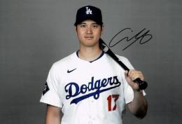 ロサンゼルス・ドジャース大谷翔平自筆サイン入写真(3)  Shohei Ootani