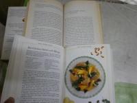 英文ペーパーバック3冊セット・THE　POTATO　LARRY ZUCKERMAN　・IN　DEFENSE　OF FOOD　MICHAEL POLLAN　・SALADS　ヤケシミ汚多し難有　レターパックプラス送付　S1右3