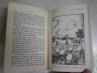 FOLK　TALES OF NEPAL　　ネパールの民話　英文ペーパーバック　ヤケシミ汚難痛有　L1左　送料300円