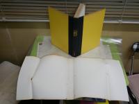 BATMAN　　WITH　ROBIN　THE BOY WONDER　　英文ハードカバー　ヤケシミ汚難痛有　　レターパックプラス送付　E2右上