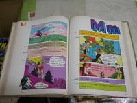 THE SUPER DICTIONARY　　英文コミックハードカバー　ヤケシミ汚難痛有　裸本　E2右中　　レターパックプラス送付　　