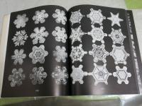 SNOW　CRYSTALS　　W・A・BENTLEY　AND　W・J・HUMPHREYS　　ペーパーバック　ヤケシミ汚スレ有　E2右中　送料300円