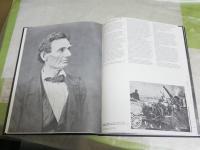 PROFESSIONAL　PHOTOGRAPHY　IN AMERICA　　ハードカバー　　E・STEICHEN　B・NEWHALL　B・BACHRACH　R・KINSTLER　I・DMITRIほか　送料300円　E2右中