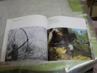 HUNTERS　AND GATHERERS 　　JAMES WOODBURN 　ペーパーバックヤケシミ汚難痛有　　E2右中　送料300円　
