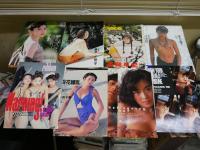 週刊誌グラビア切り抜き200枚400頁分バラセット　沢口靖子　宮沢りえ　財前直見　千堂あきほ　後藤久美子　高岡早紀　長山洋子　森永奈緒美　リボン　奥貫薫　中山忍　高橋由美子　森高千里　小松千春　板谷祐三子　西村知美　相川恵理　荻野目洋子　川越美和　飯島直子　CCガールズ　ほか　重複数点有　送料300円　E1右上段