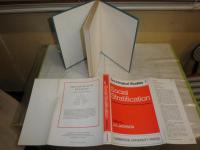 Social Stratification   J.A.Jakson著　ハードカバー　ヤケシミ汚有　L2