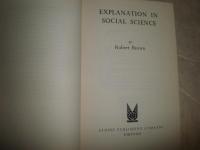 explanation in social science    robert brown著　　ペーパーバック　ヤケシミ汚有　L2