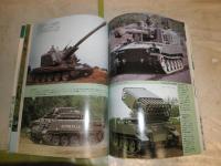 世界の戦車と自走砲/ミサイル  1985‐1986　　PANZER臨時増刊第137号　　汚難痛有　　E2右

