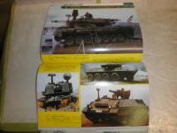世界の戦車と自走砲/ミサイル  1985‐1986　　PANZER臨時増刊第137号　　汚難痛有　　E2右
