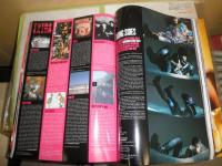 V　№32　TAKE　ME　OUT　　　写真デヴィッド・シムス　　E2右　　ゆうパック送付
