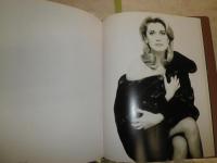 ベッティナ・ランス写真集　フィーメイル・トラブル　序文カトリーヌ・ドヌーヴ　西谷修翻訳　　小口天シミ汚有　カバー少難有　　E2右　