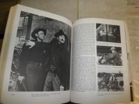 A PICTORIAL HISTORY OF THE WESTERN FILM　　ヤケシミ汚難痛有　英書　切抜きの補修　E2左