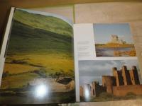 IRISH ART AND ARCHITECTURE　　洋書　カバー痛汚　　小口シミ汚有　　ハードカバー　　E2左　ゆうパック送付