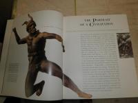 THE CELTIC WORLD　　洋書　ケルトの世界　ハードカバー　カバー痛難有　小口少汚　　見返しテープ跡有　ゆうパック送付　　E2左