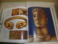 THE CELTIC WORLD　　洋書　ケルトの世界　ハードカバー　カバー痛難有　小口少汚　　見返しテープ跡有　ゆうパック送付　　E2左